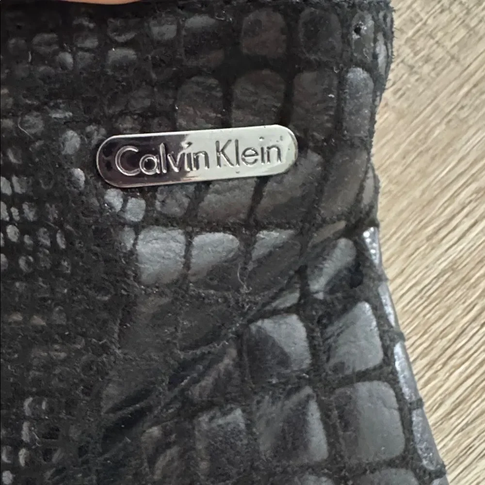 Calvin Klein Black Croc-Embossed Gloves
